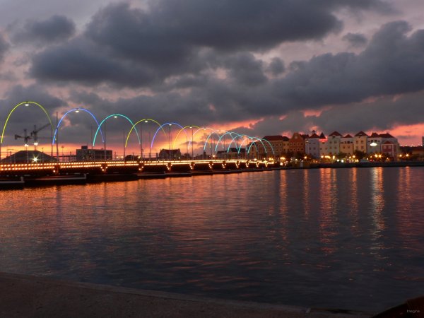 42- Le pont illumine de Willemstad 